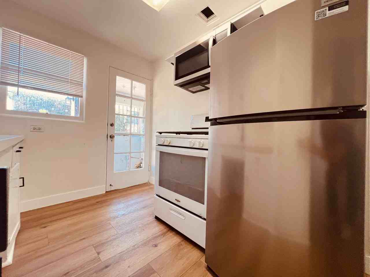 4995 Williams Ave - Photo 4 of 17