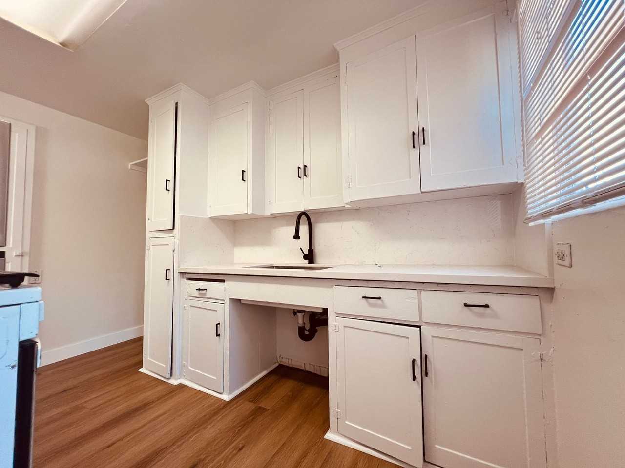4995 Williams Ave - Photo 6 of 17