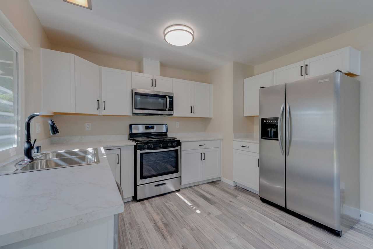 2626 S Palm Ave - Photo 5 of 16
