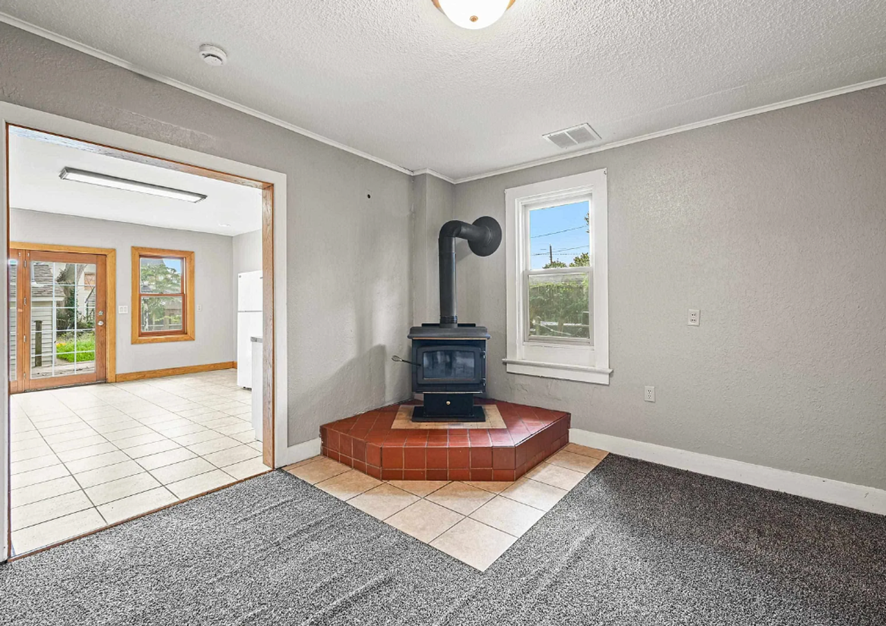 2125 Stafford St - Photo 4 of 11