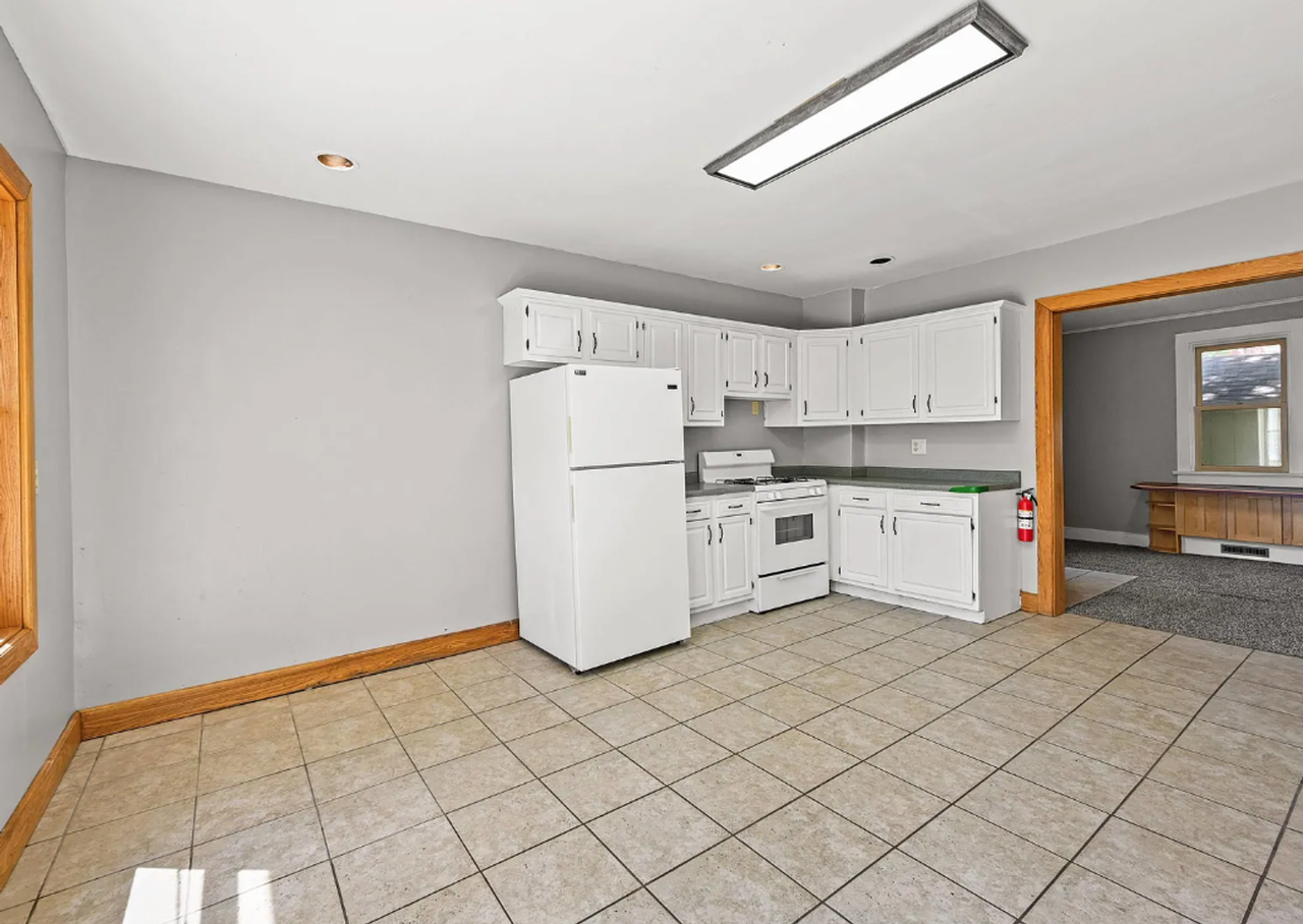 2125 Stafford St - Photo 6 of 11