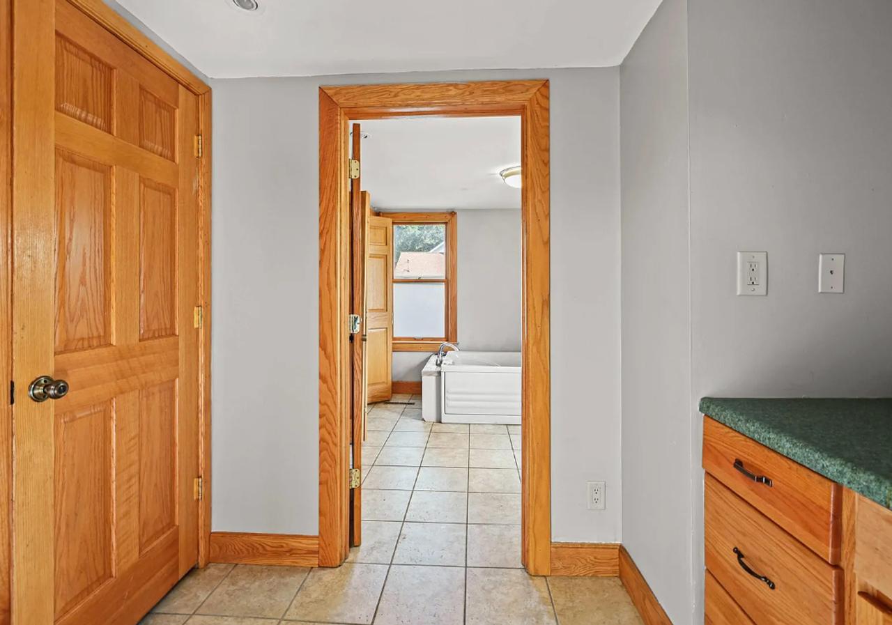 2125 Stafford St - Photo 7 of 11
