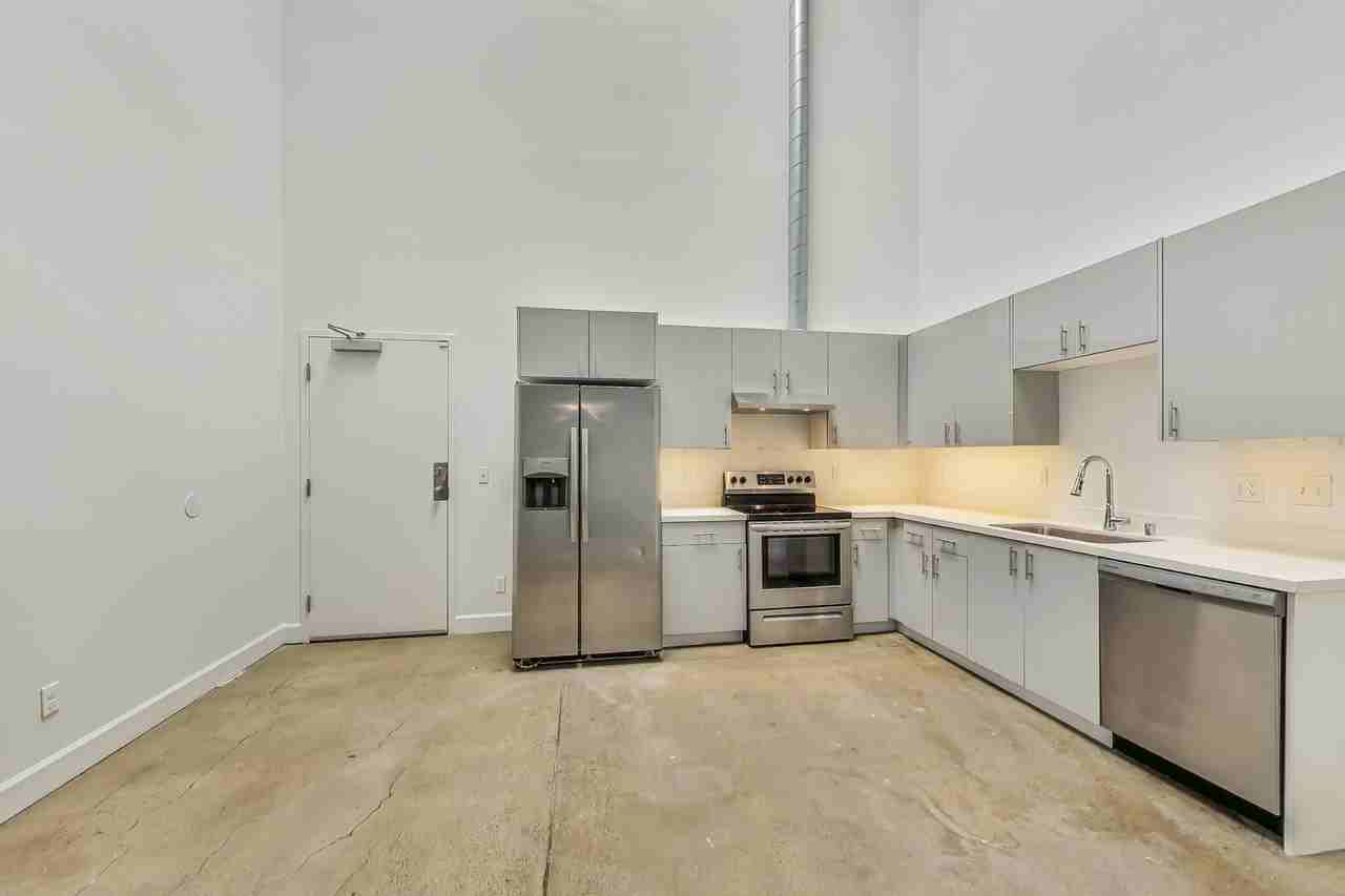 674 23rd St #16 - Photo 3 of 32