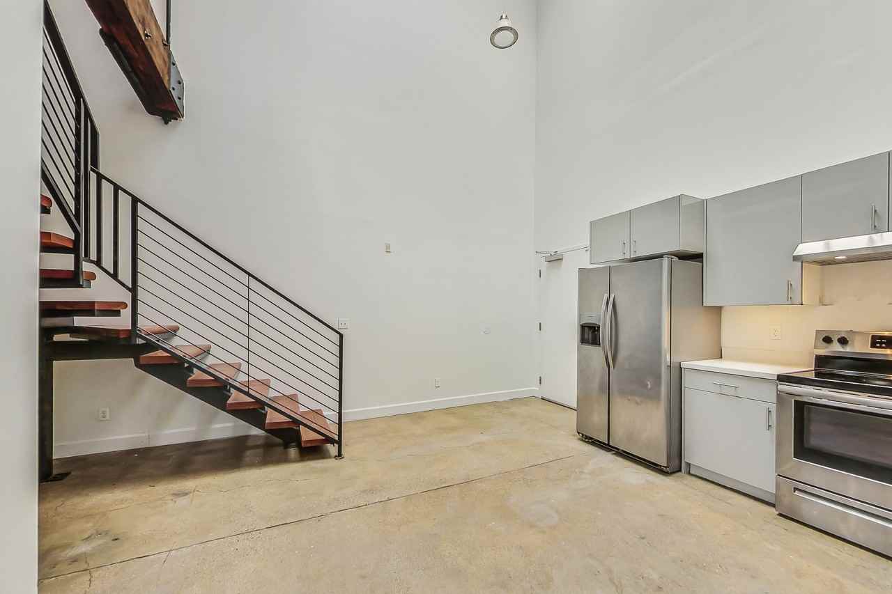 674 23rd St #16 - Photo 4 of 32