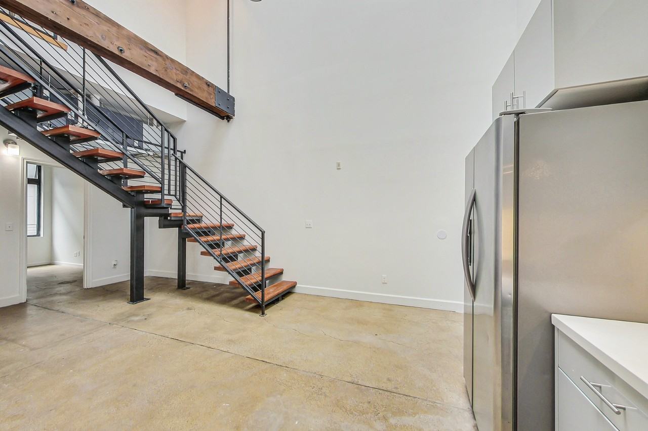 674 23rd St #16 - Photo 5 of 32