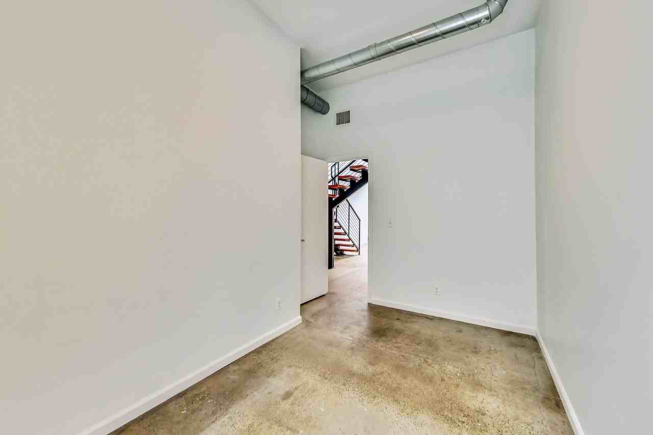 674 23rd St #16 - Photo 7 of 32