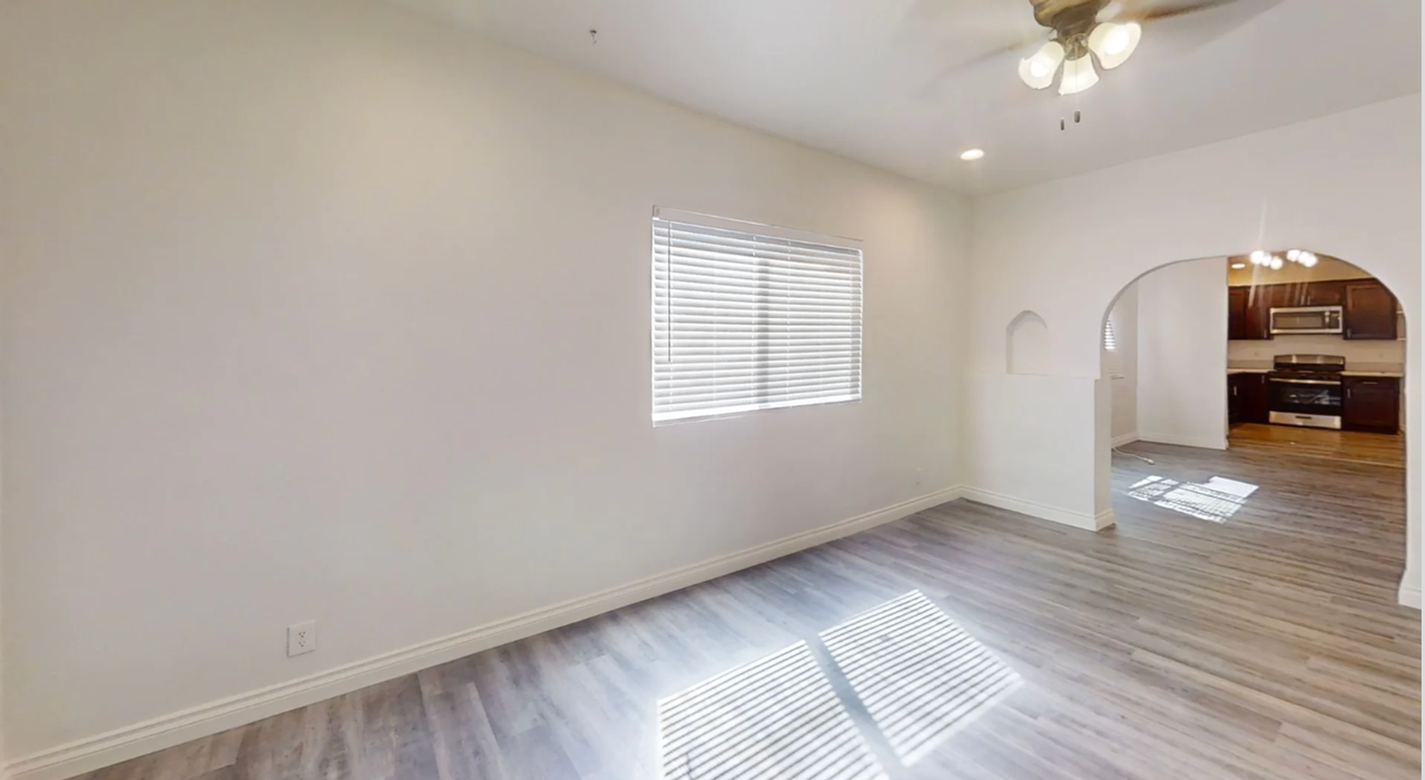 663 W Sepulveda St - Photo 2 of 8