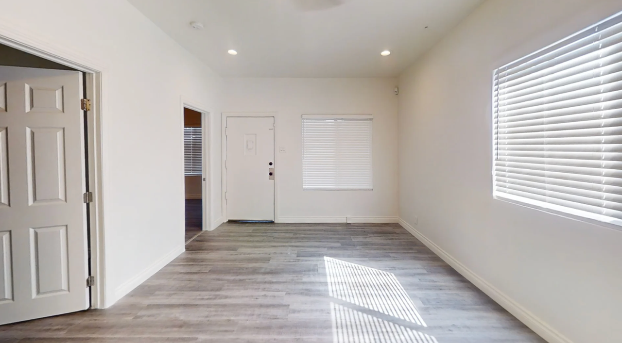 663 W Sepulveda St - Photo 3 of 8