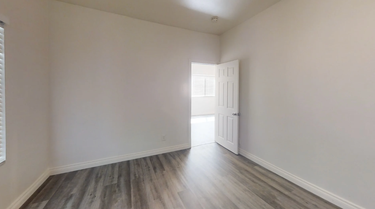 663 W Sepulveda St - Photo 5 of 8