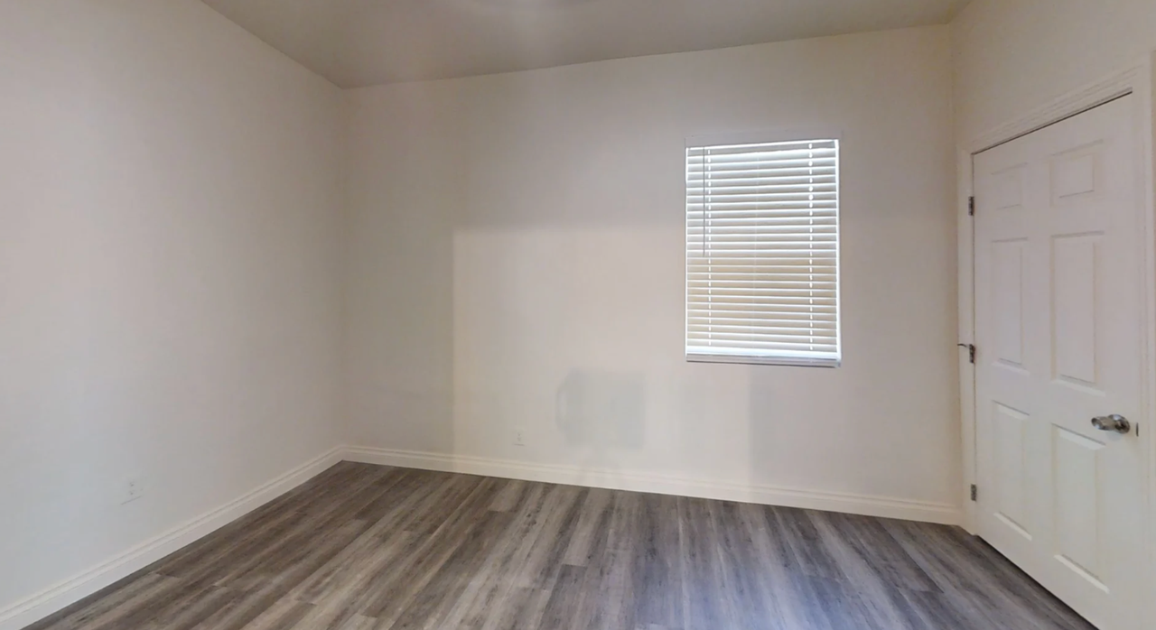 663 W Sepulveda St - Photo 7 of 8