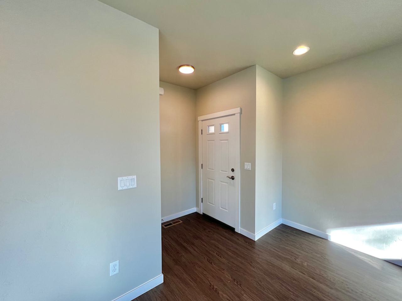 5899 W Castle Dr - Photo 3 of 20