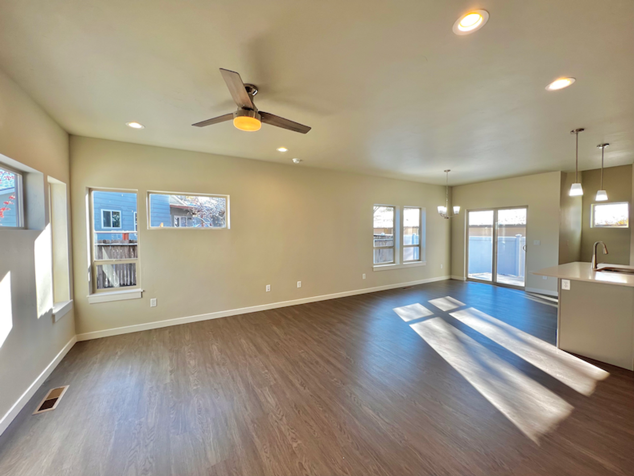 5899 W Castle Dr - Photo 4 of 20