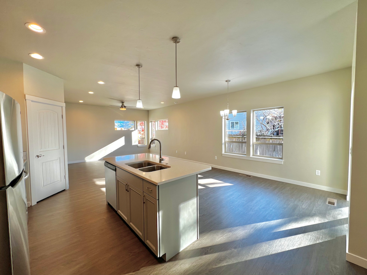5899 W Castle Dr - Photo 6 of 20