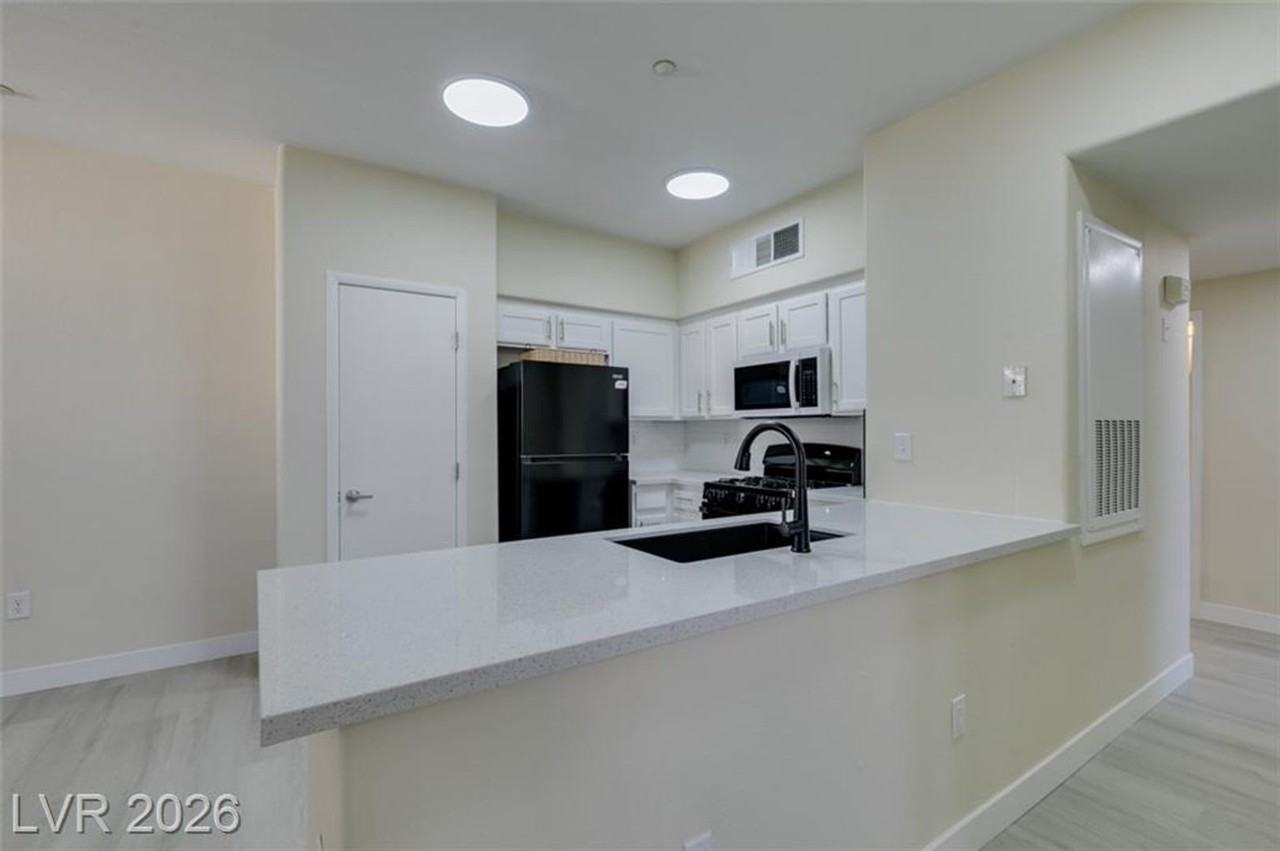 50 Aura De Blanco St #3104 - Photo 4 of 39