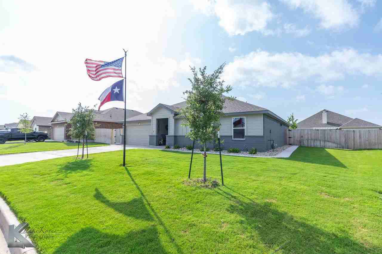 2401 Republic Ave - Photo 5 of 35