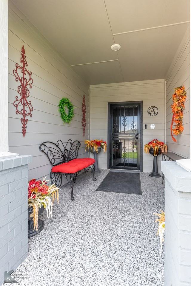 2401 Republic Ave - Photo 6 of 35