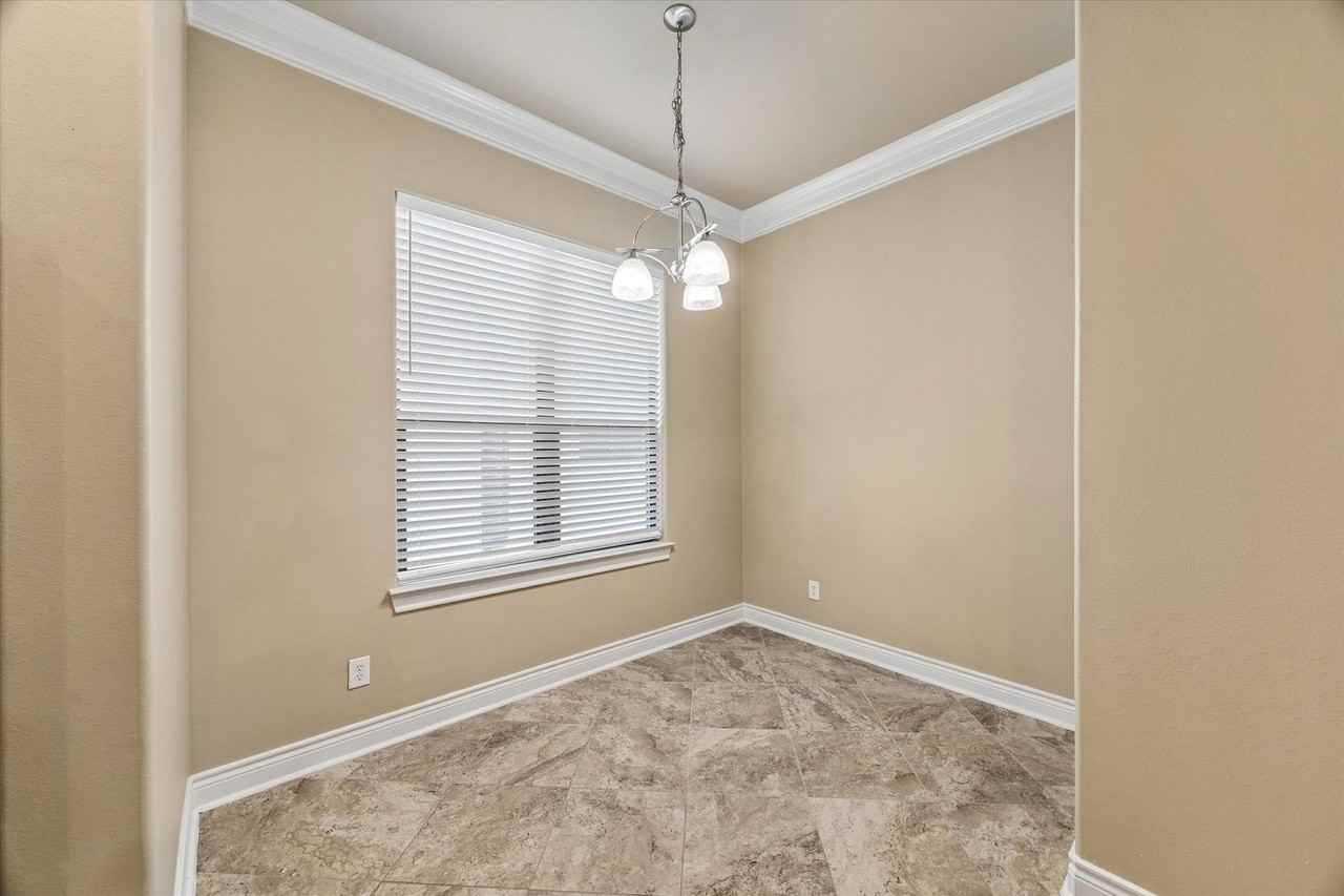 2617 Capitol St - Photo 7 of 22
