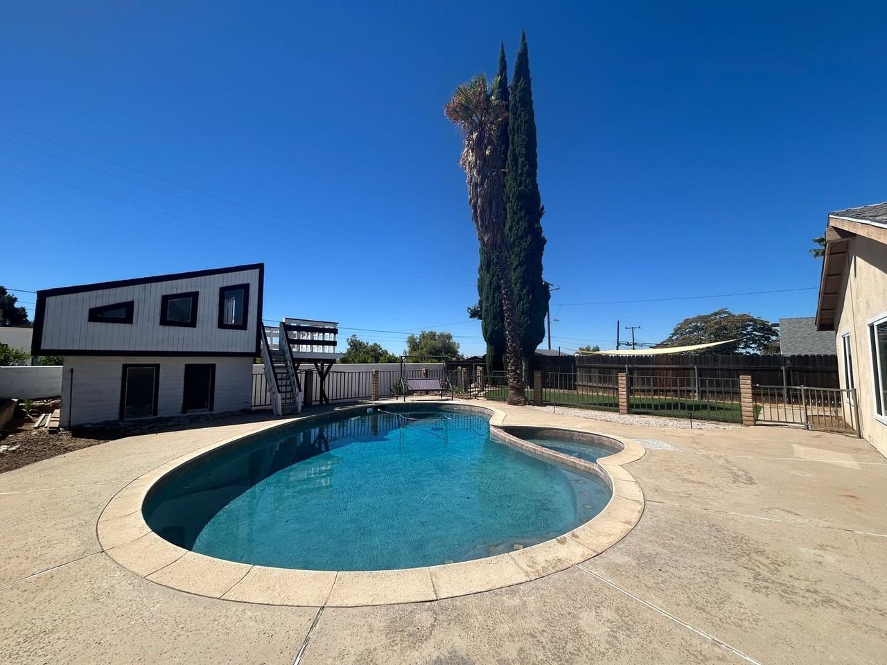 35121 San Carlos St - Photo 5 of 13