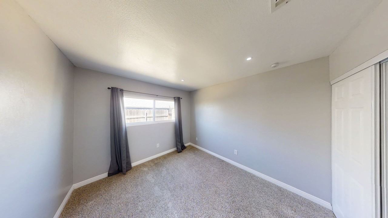 35121 San Carlos St - Photo 7 of 13