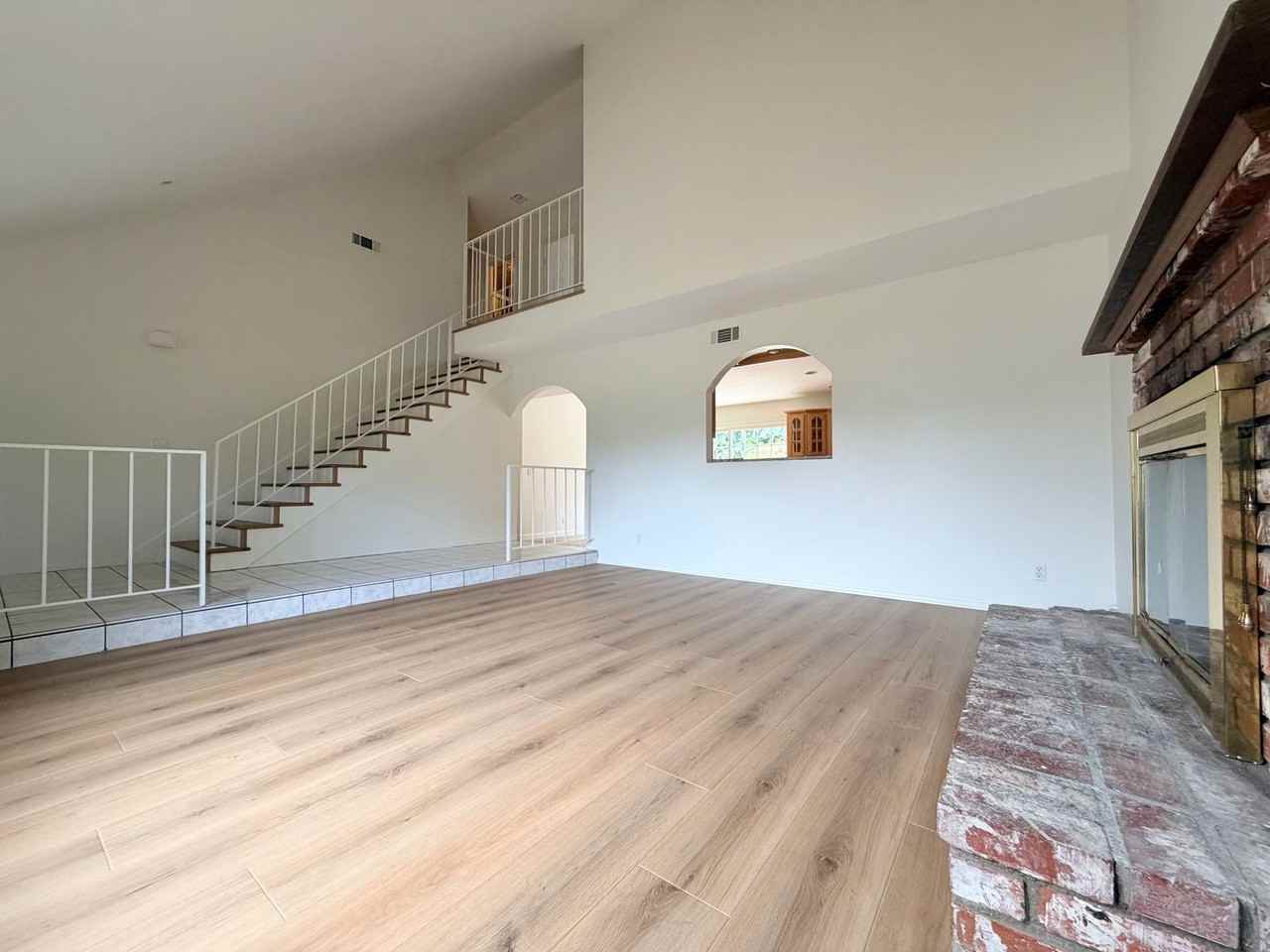 412 Trent Ln - Photo 4 of 19