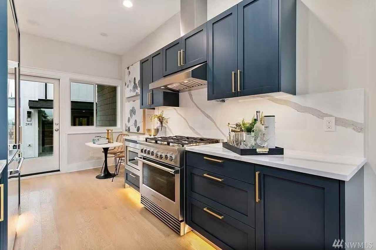 2815 4th Ave W - Photo 3 of 25