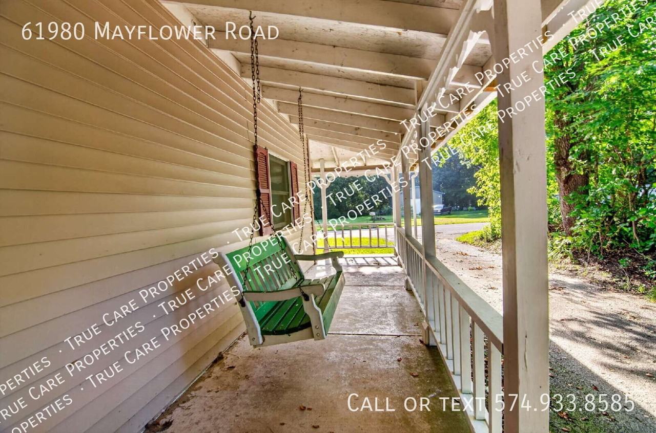 61980 Mayflower Rd - Photo 4 of 36