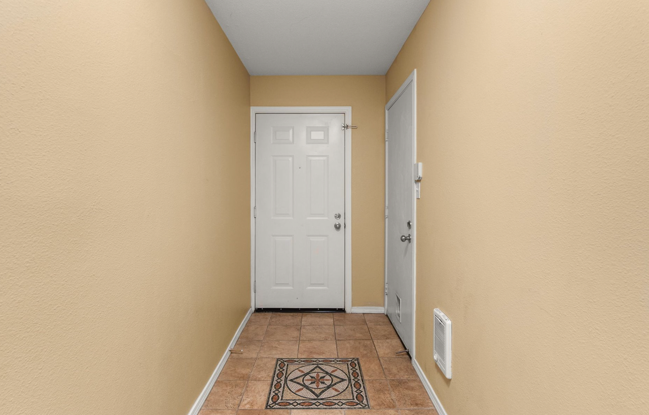 1814 Se Cutter Ln - Photo 5 of 32