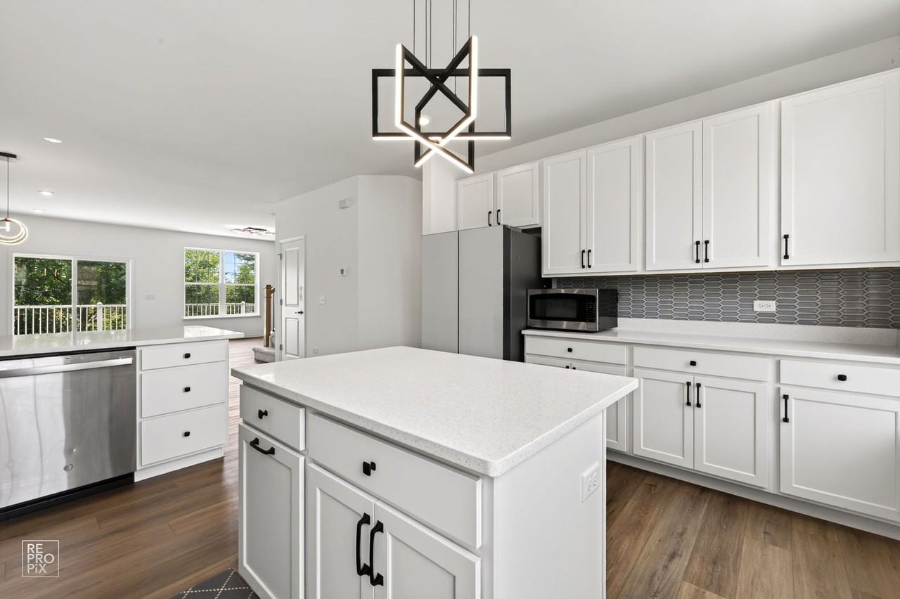 707 Neubauer Cir #603 - Photo 4 of 14