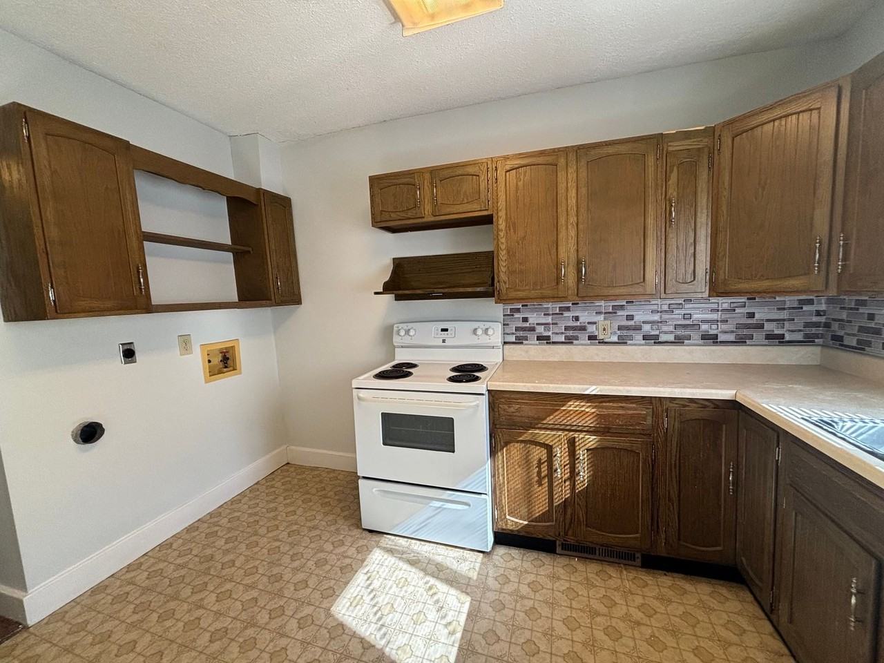 2214 Roanoke Rd - Photo 4 of 11
