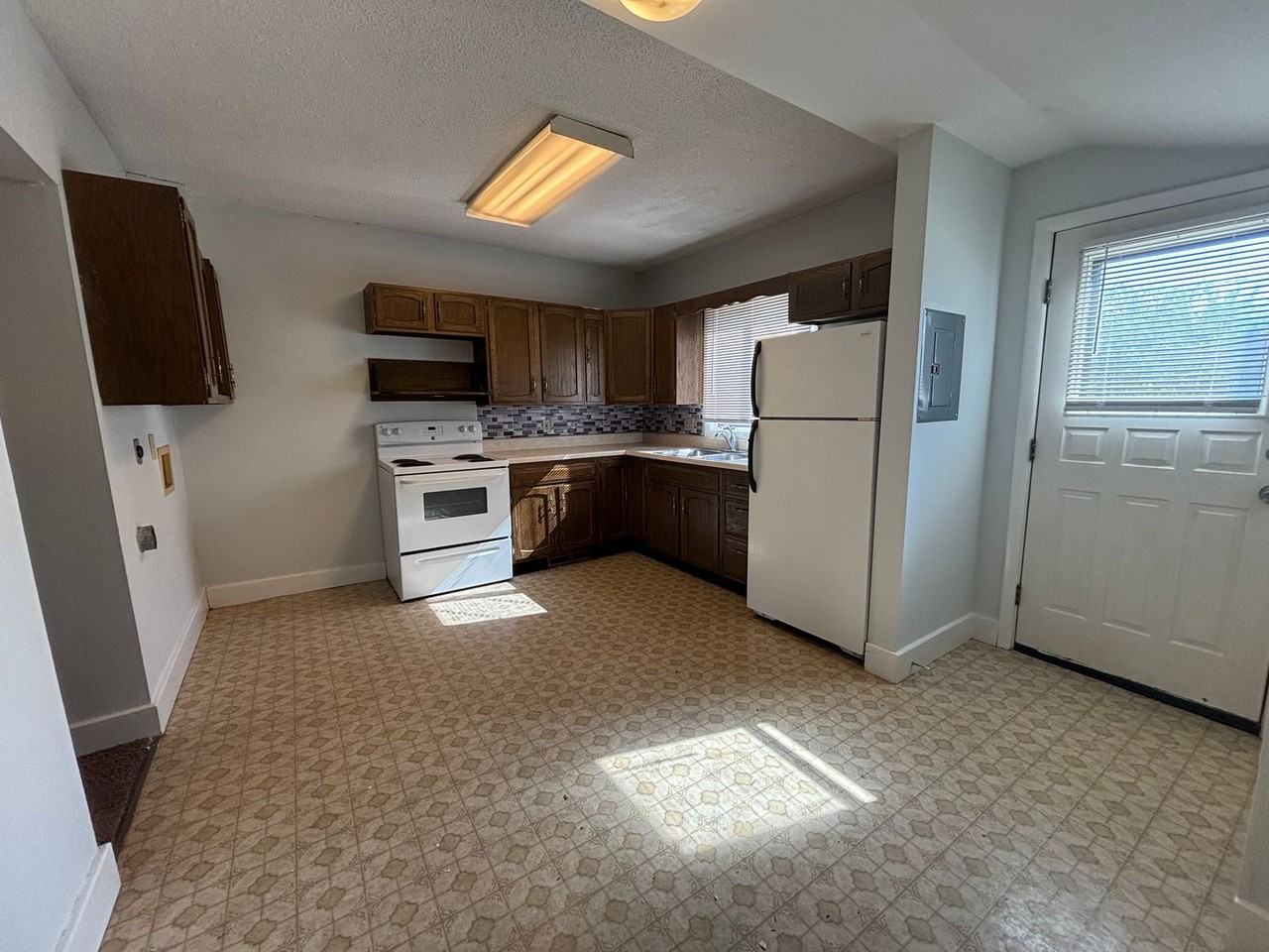 2214 Roanoke Rd - Photo 5 of 11