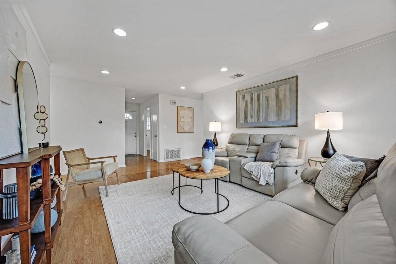 4034 Francisco St - Photo 6 of 27