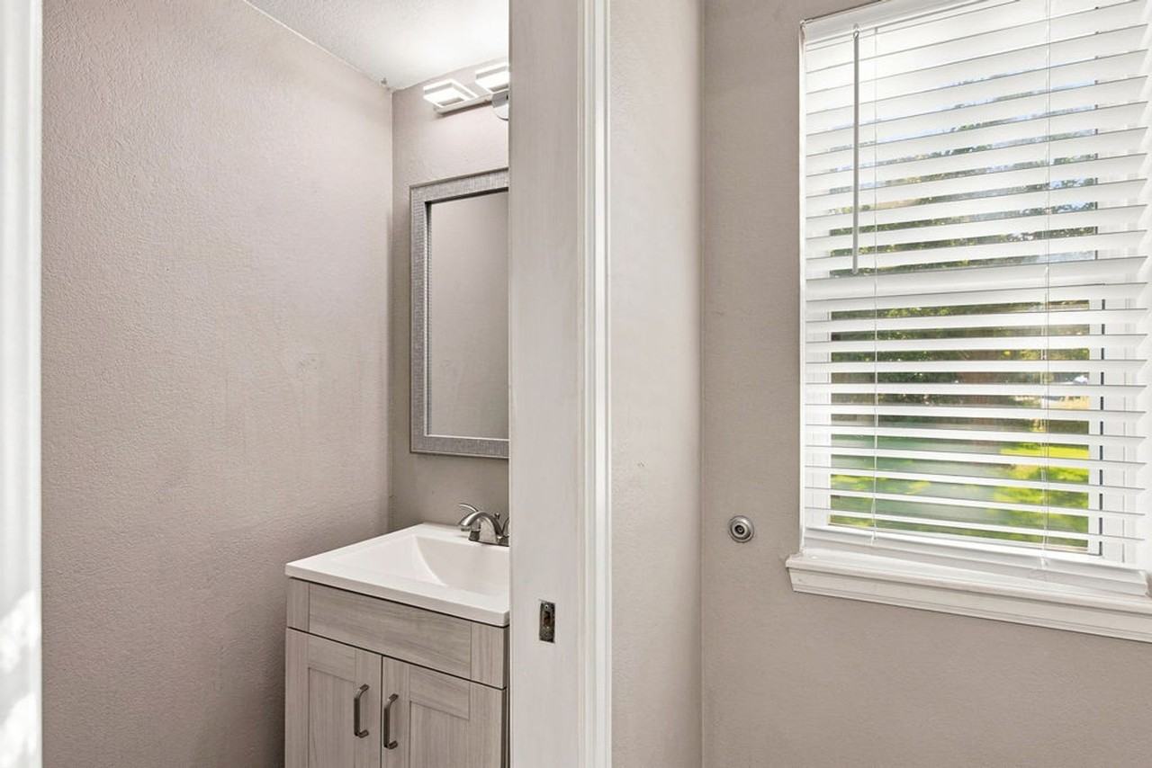 2955 W Stuart St - Photo 5 of 32