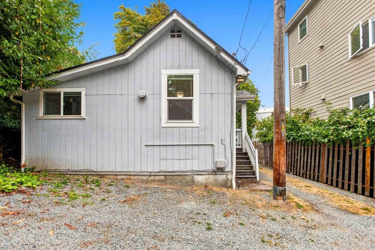 3014 Sw Harbor Ln - Photo 2 of 32