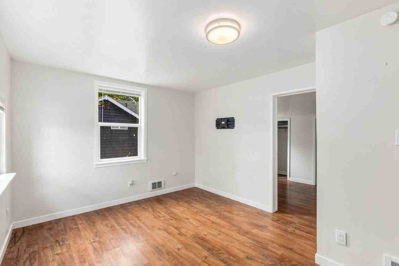 3014 Sw Harbor Ln - Photo 6 of 32