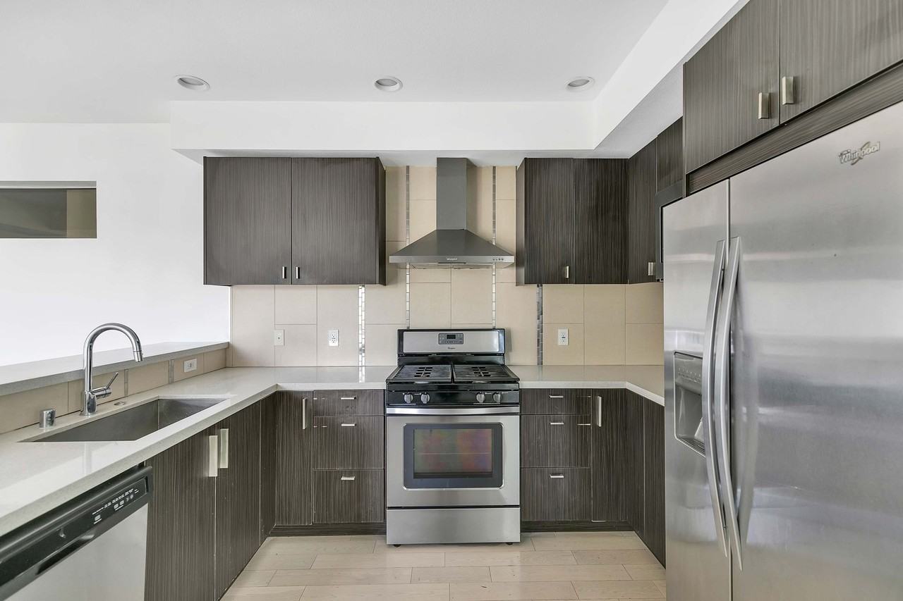 11900 Courtleigh Dr - Photo 3 of 15