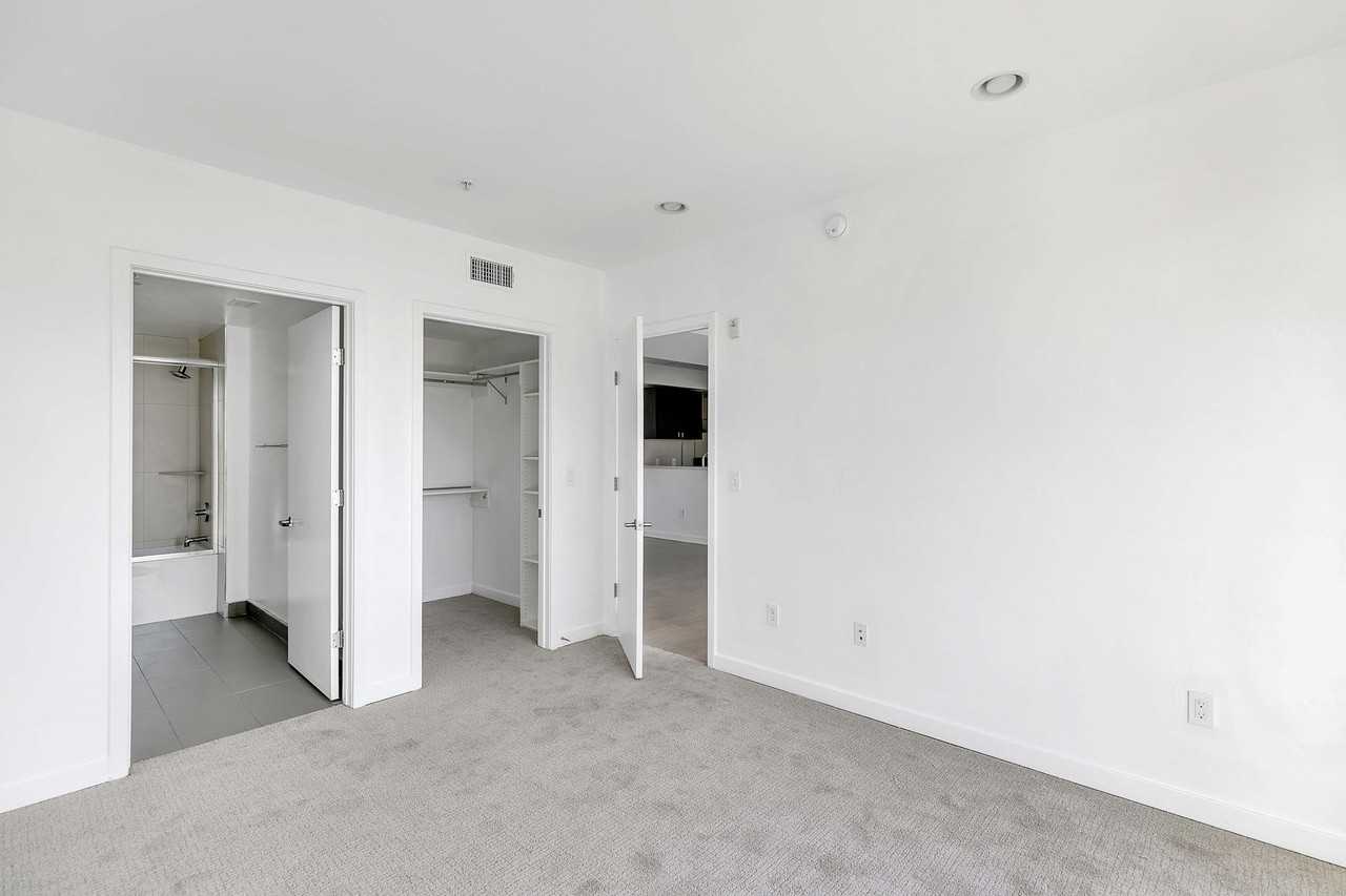 11900 Courtleigh Dr - Photo 7 of 15