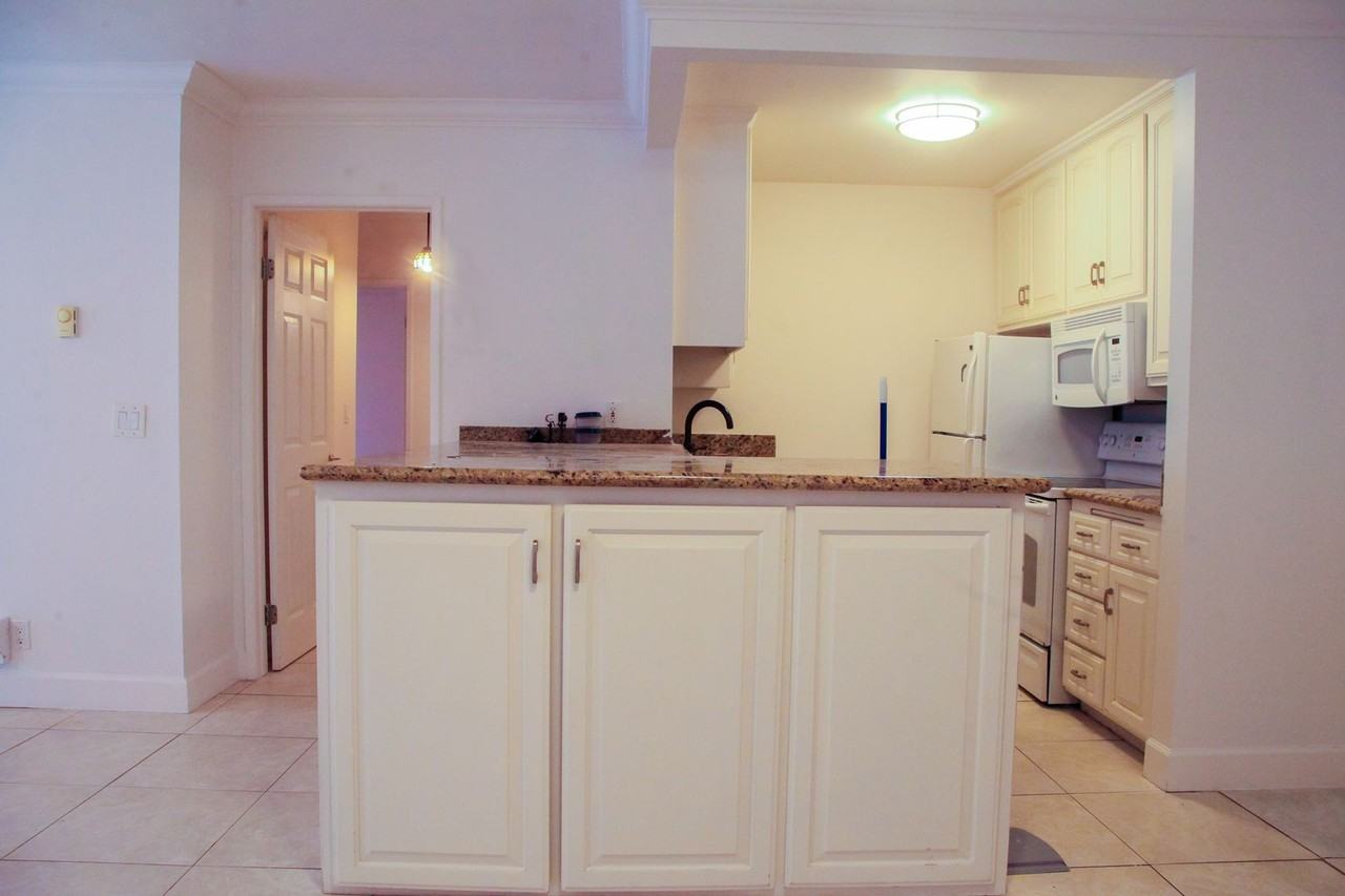 7777 W 91st St - Photo 3 of 23