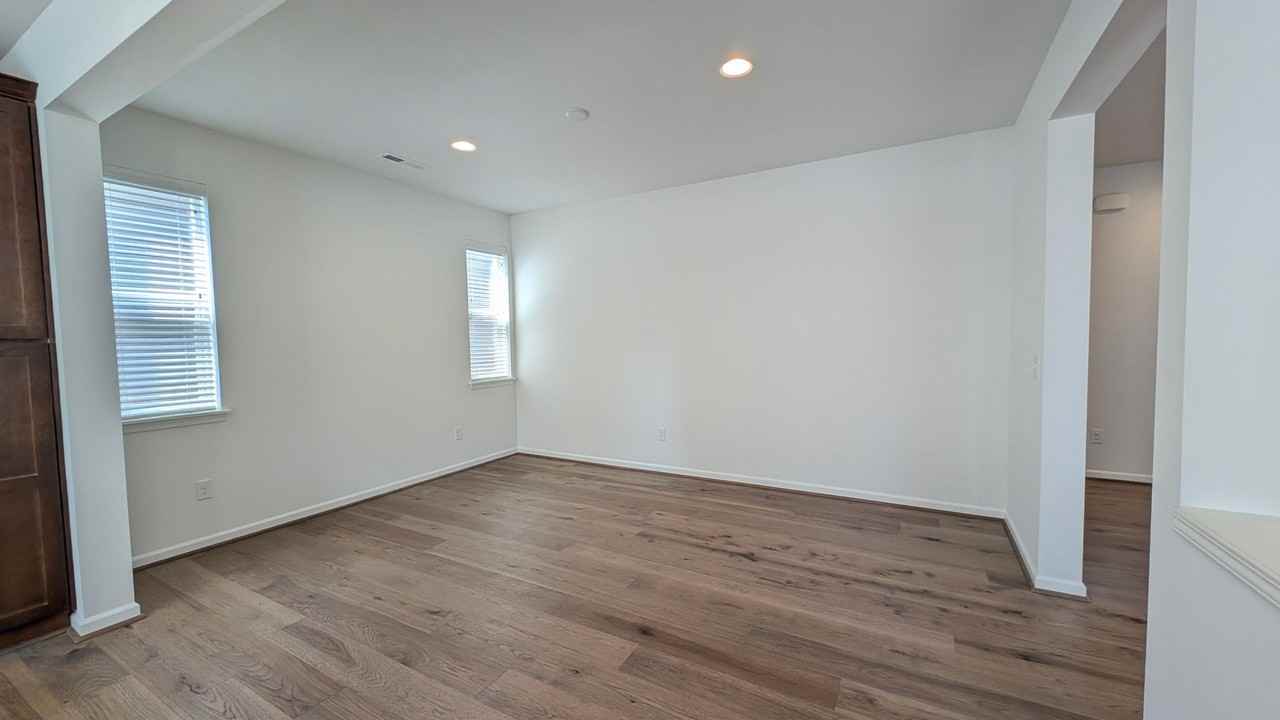 2914 47th St Se - Photo 4 of 31