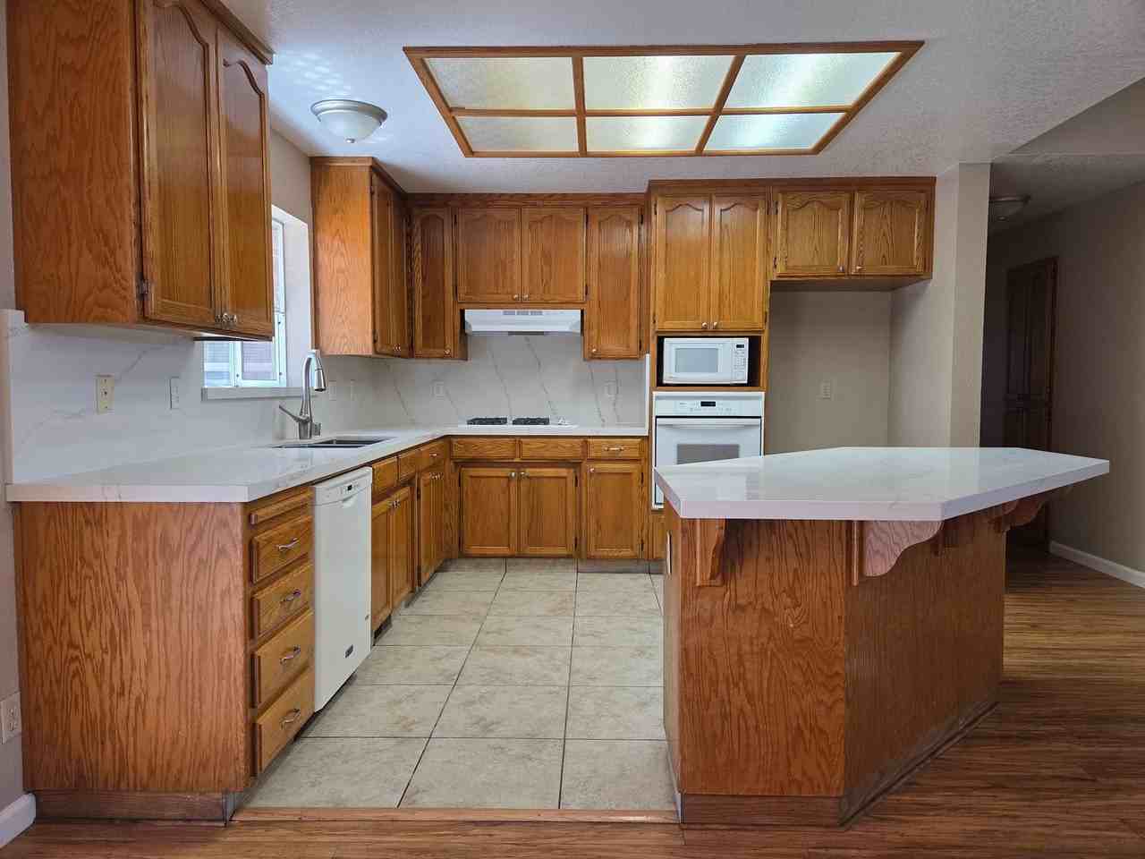 561 Bordeaux Pl - Photo 2 of 32