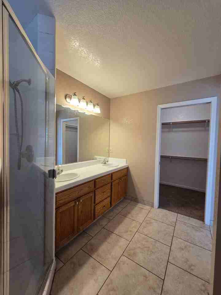 561 Bordeaux Pl - Photo 4 of 32
