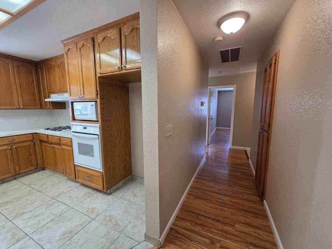 561 Bordeaux Pl - Photo 5 of 32