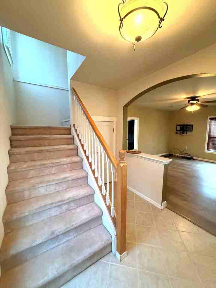 306 Powell St - Photo 2 of 18
