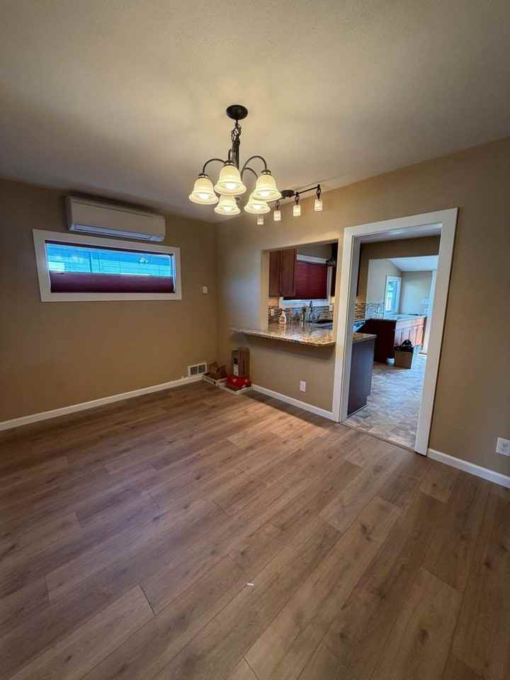 306 Powell St - Photo 4 of 18