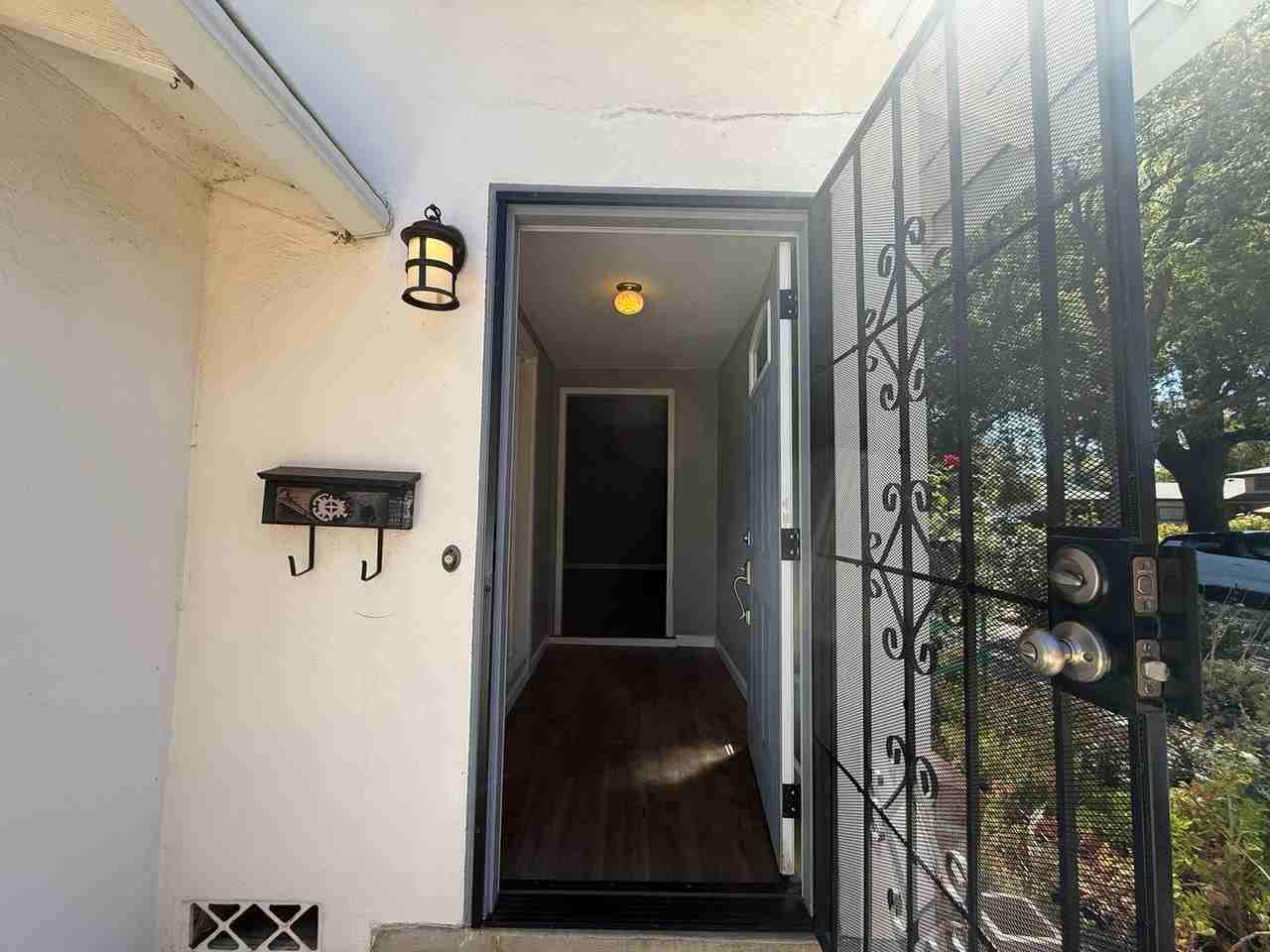 113 Pendegast St - Photo 4 of 31