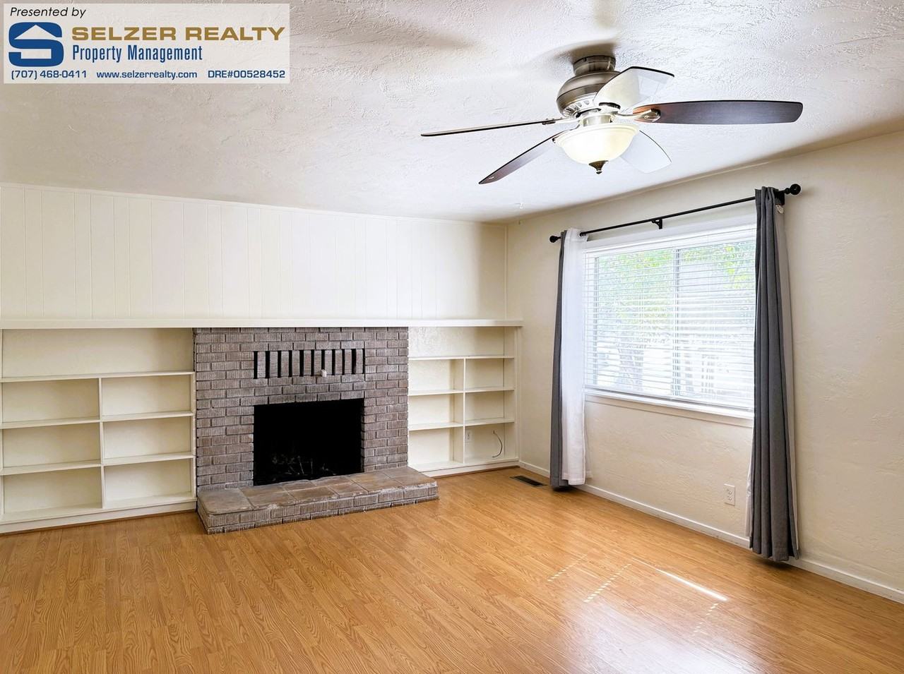 207 S Spring St - Photo 2 of 10