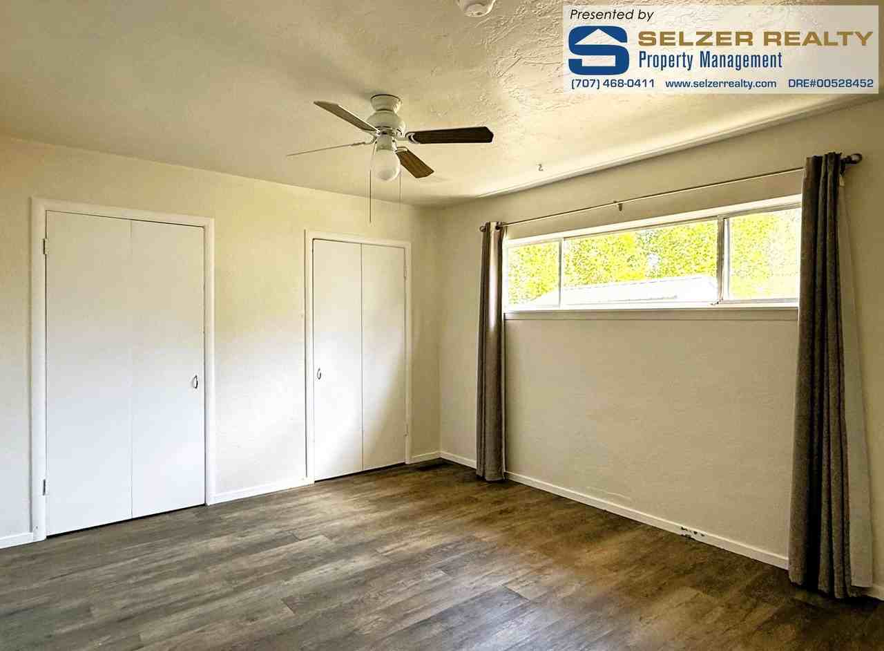 207 S Spring St - Photo 6 of 10