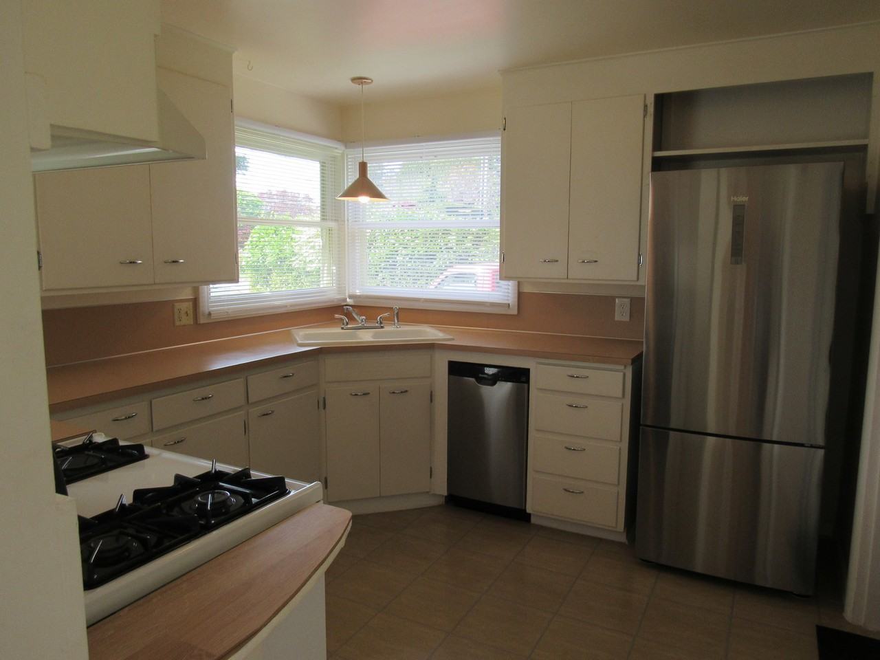 115 Viewcrest Rd - Photo 2 of 11