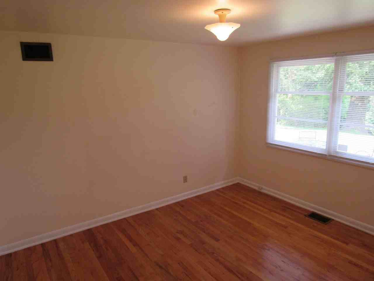 115 Viewcrest Rd - Photo 6 of 11