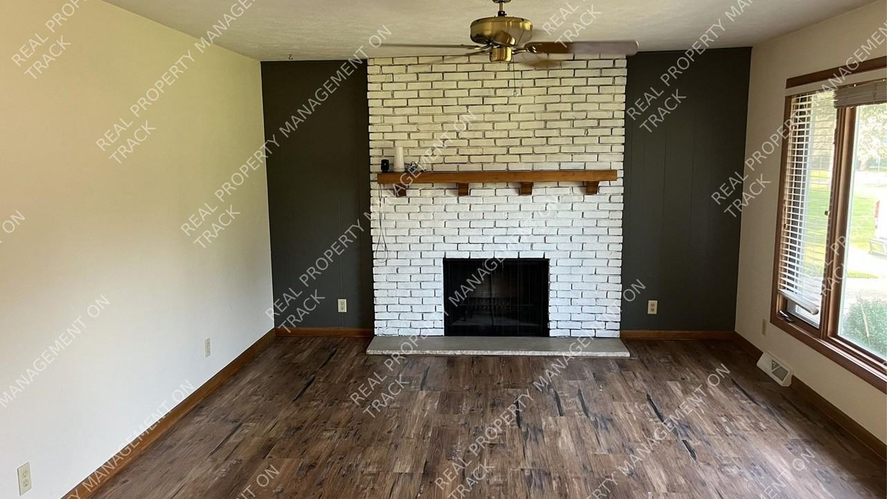 9842 Poppy Dr - Photo 4 of 17