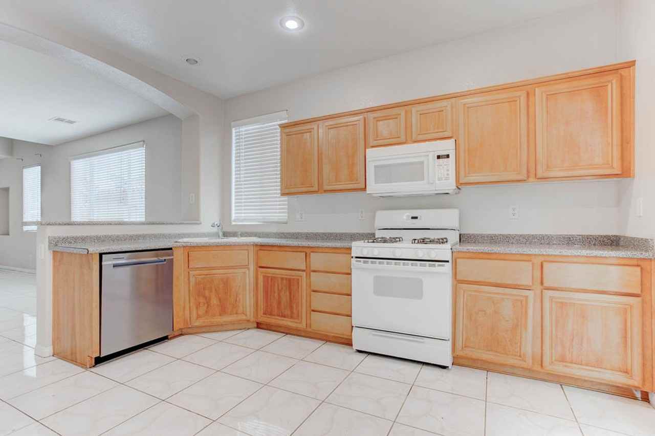8473 Barossa Ct - Photo 7 of 31